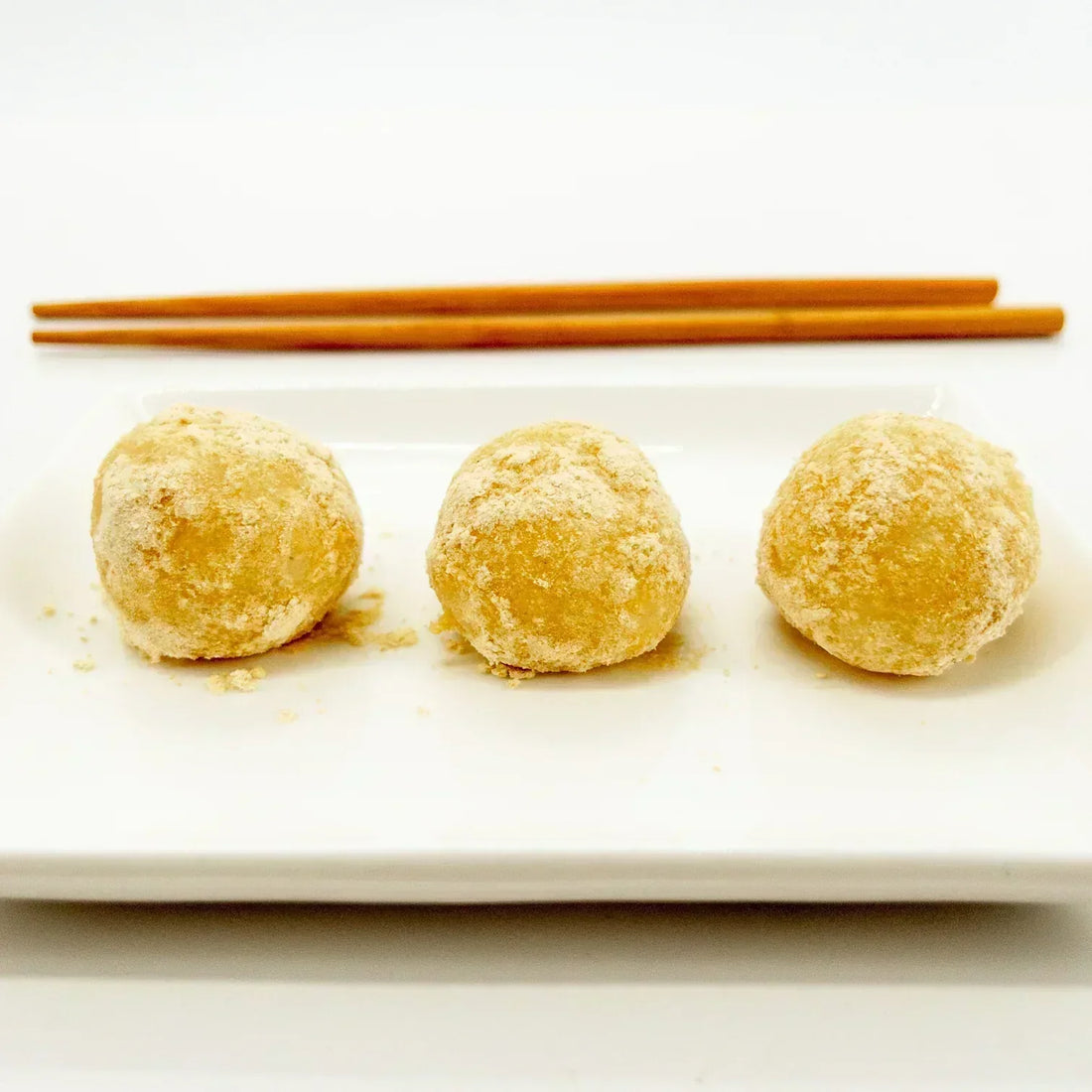 Kinako Dango – Boulettes de riz gluant roulées dans de la poudre de soja grillé