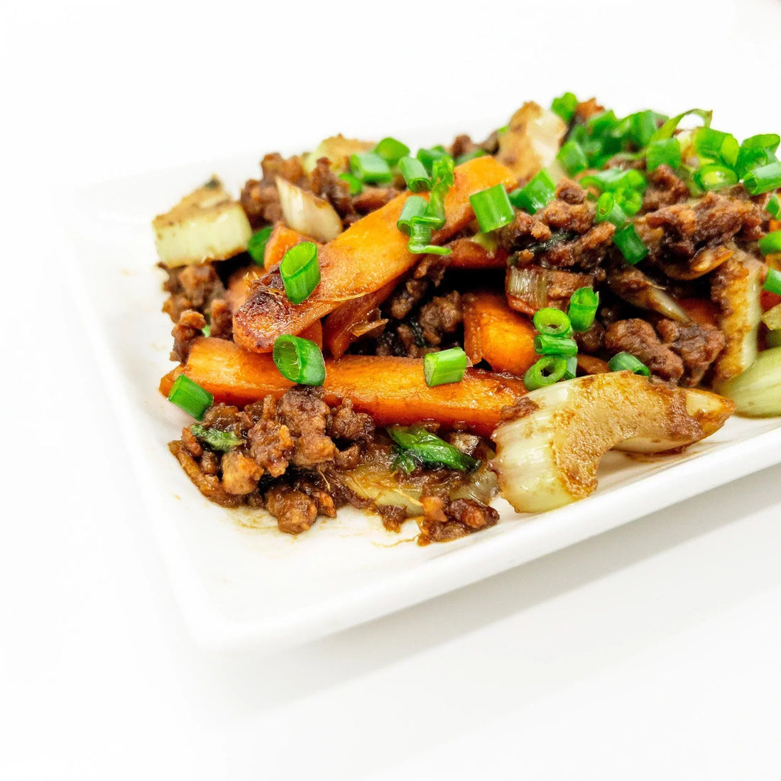 Nitsuke de carottes, céleri et protéines de soja au hatcho miso