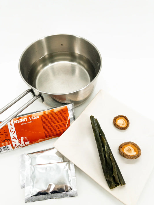 Dashi instantané vs dashi traditionnel : lequel choisir ?