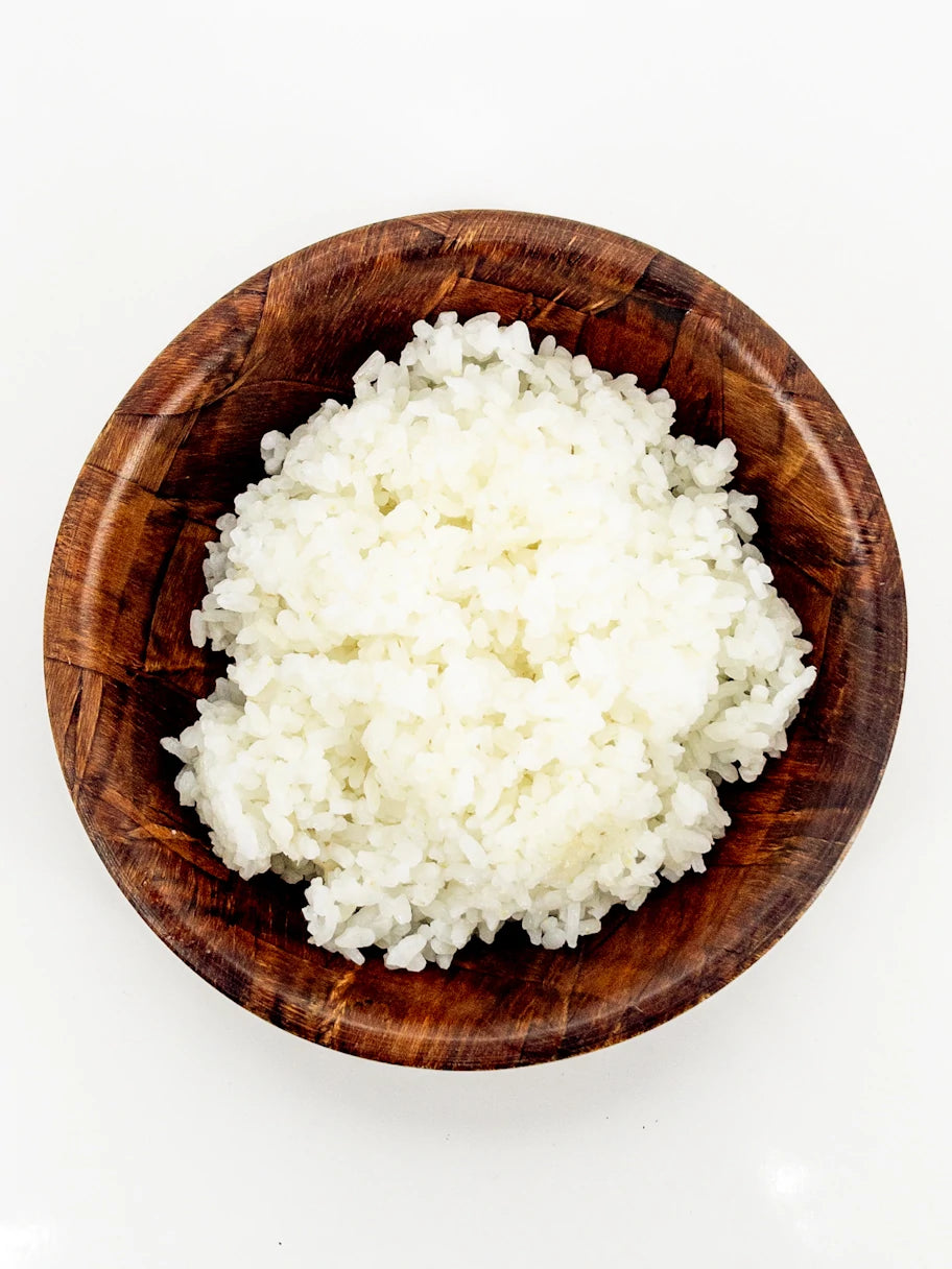 Bol en bois contenant du Rrz blanc à sushi cuit | Eat in Japan épicerie en ligne